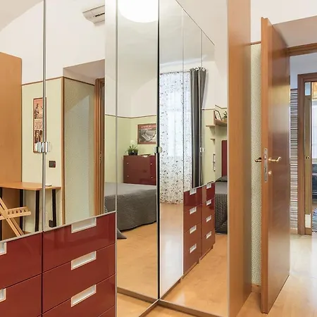 Mirror House 아파트 로마