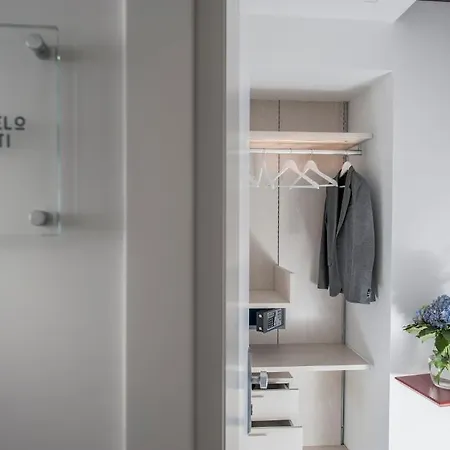 First Floor Affittacamere