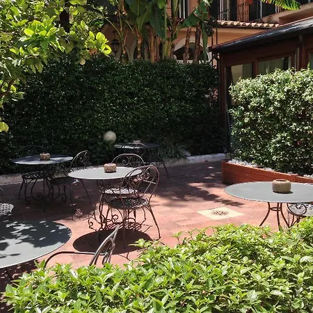 Ξενοδοχείο Select Garden 3*