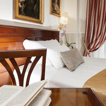 Des Artistes Hotel