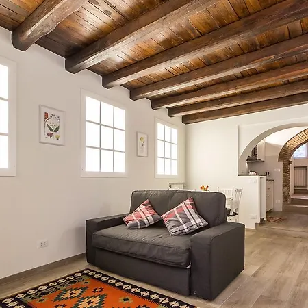 Apartment In Trastevere White