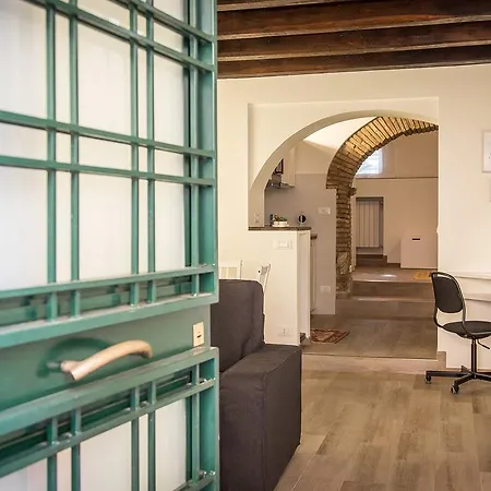 In Trastevere White Apartment Rome