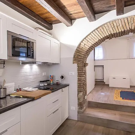 In Trastevere White Apartment Rome