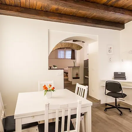 Apartment In Trastevere White