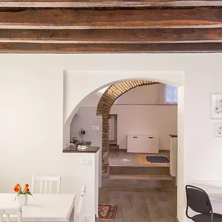 In Trastevere White Apartment *