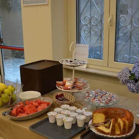 Madre Chiara Domus Guest house 3*