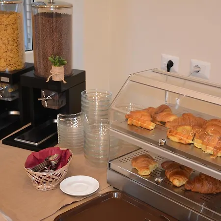 Madre Chiara Domus Guest house 3*