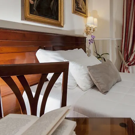 Hotel Des Artistes 3*