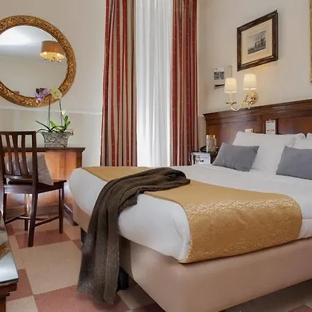 Des Artistes Hotel
