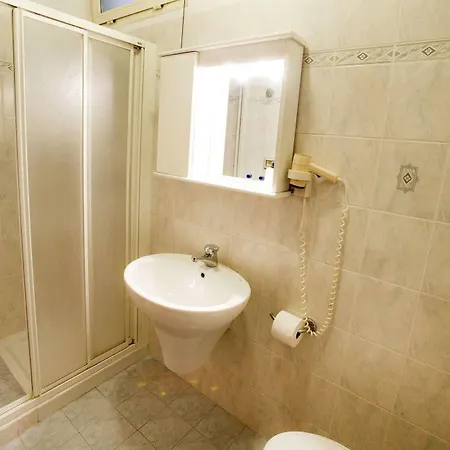 Adriatic Hotel 2*