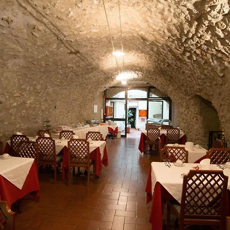 Hotel Teatro Di Pompeo 3*