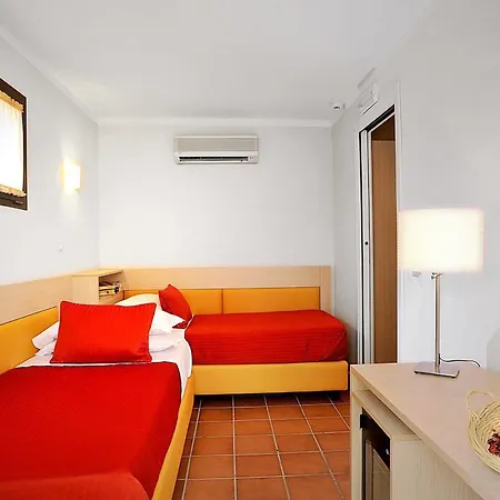 Scott House Hotel 3*