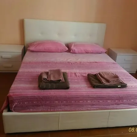Santini House Guest house *