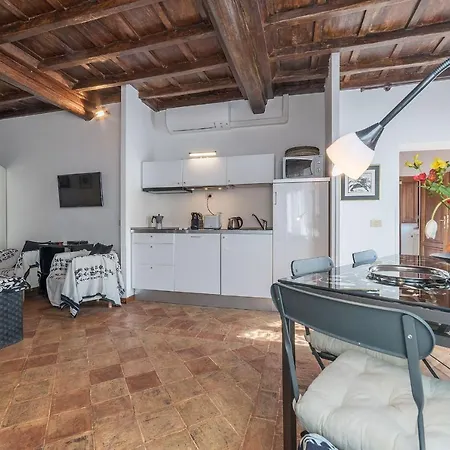Appartamento Black White - Fromhometorome