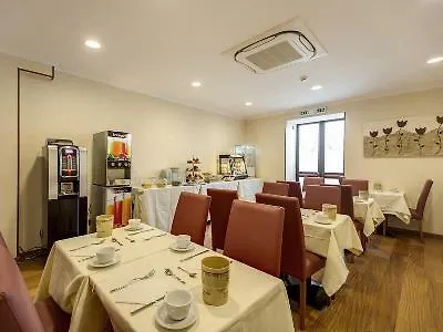 호텔 로몰리 3*