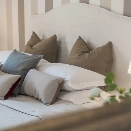 New! Spanish Step Design Apartment *