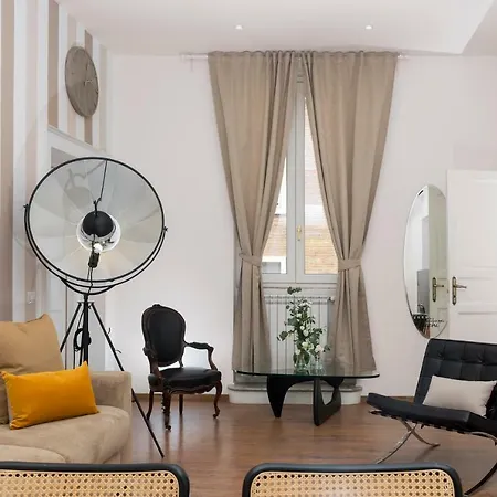 Apartment New! Spanish Step Design *