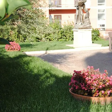 Madre Chiara Domus Guest house