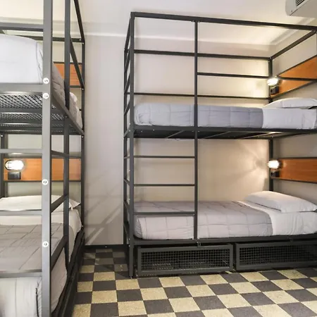Hostel Yellowsquare *