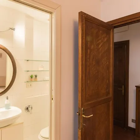 Apartment Secret Coronari Rome