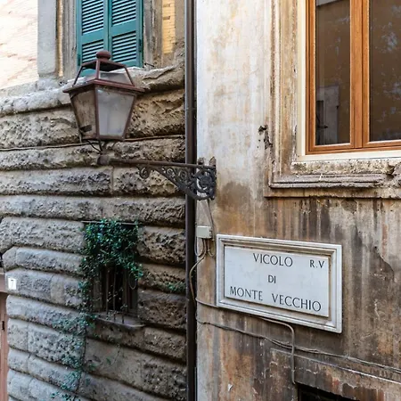 Apartment Secret Coronari Rome