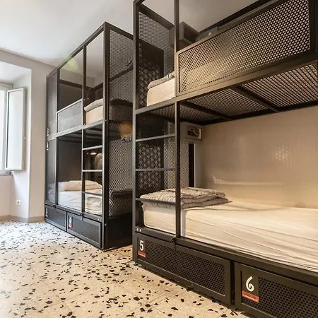 Yellowsquare Hostel *