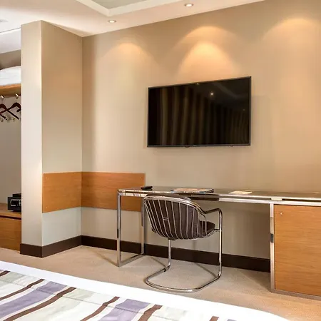 Marcella Royal - Rooftop Garden 4* Rome