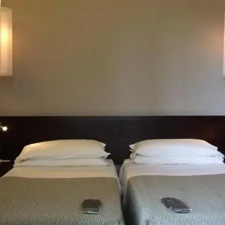 レ ディ 3*