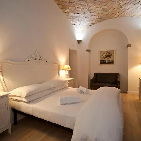 La Finestra Sul Colosseo Bed & Breakfast *
