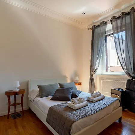Apartahotel P-rooms & Collection *