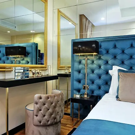 Trevi Diamond Luxury Suites & Jacuzzi * Roma