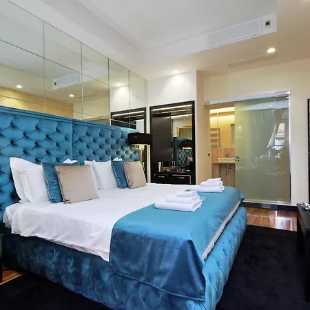 Trevi Diamond Luxury Suites & Jacuzzi * Roma