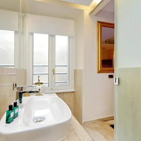 Trevi Diamond Luxury Suites & Jacuzzi * Roma