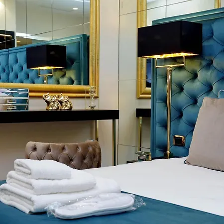 Trevi Diamond Luxury Suites & Jacuzzi Affittacamere *
