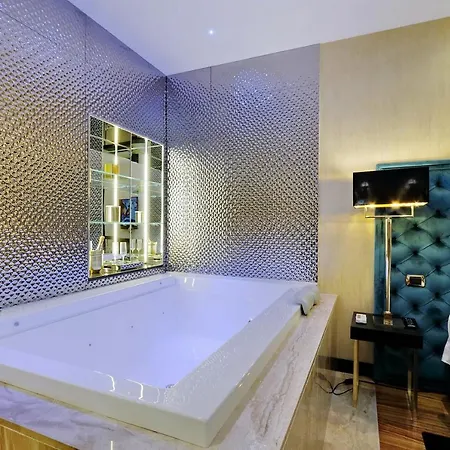 Trevi Diamond Luxury Suites & Jacuzzi Affittacamere *