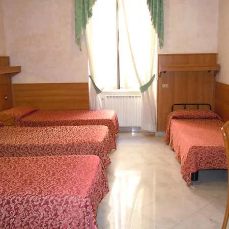 Papa Germano Otel Roma