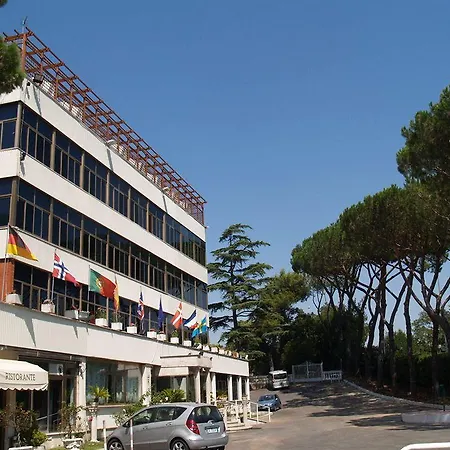 Romulus Hotel 3*