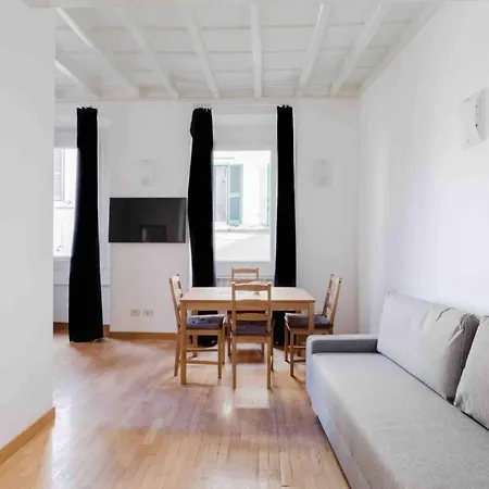 Elegant Trilussa Apartment Rome