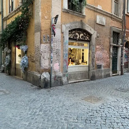 Elegant Trilussa Apartment Rome