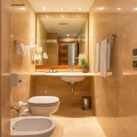 Tritone Hotell