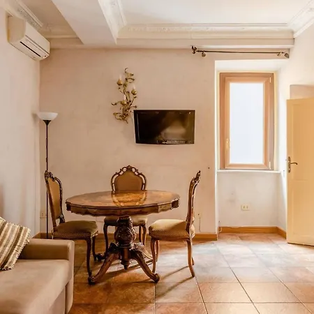 Apartamento Right In The Ancient Historical Center Two Bedrooms Two Bath, Up To 6 Pax Roma