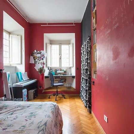 Coronari Enchanting Two Bedroom Apartment Rome