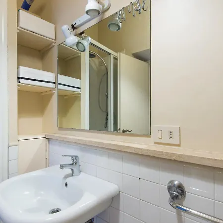 Coronari Enchanting Two Bedroom Apartment Rome