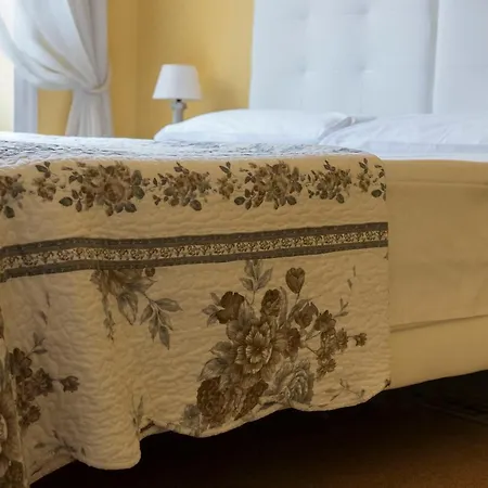 Bed & Breakfast La Breccia A Porta Pia