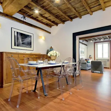 Ych-farnese Charme Apartament