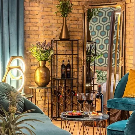 Tree Charme Parliament Boutique Roma