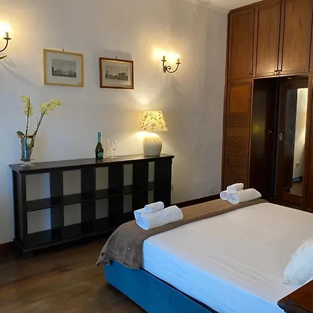 Apartment In Front Of Coliseum 5