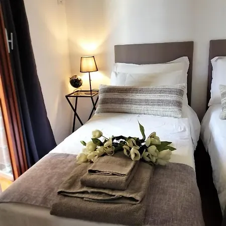 Emi's Bed & Breakfast 2*