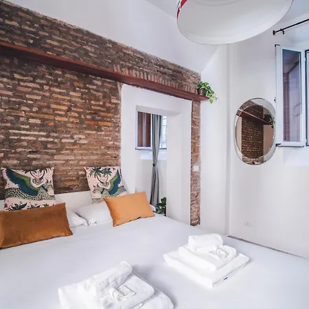 Apartment La Vetrina, The Renaissance Charme Of Piazza Navona *