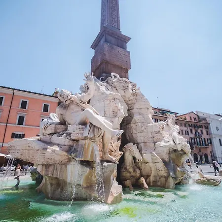 La Vetrina, The Renaissance Charme Of Piazza Navona